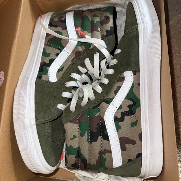 Vans Sk8-Hi Camo Olive/White Sneakers - Picture 1 of 2